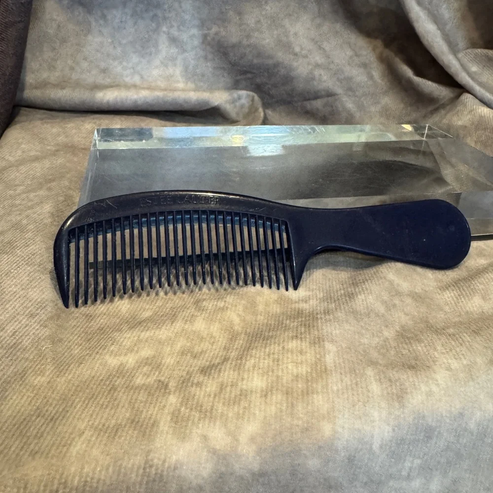 Estee lauder Black Wide-Tooth‎ Comb in used  condition